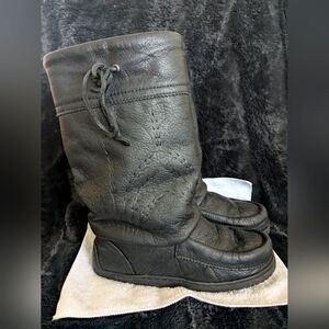 Manitobah Mukluks Gatherer tall- Black size 6